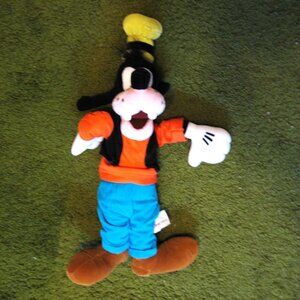 DISNEY'S GOOFY 21" DISNEY STORE GOOFY PLUSH DOLL. GENUINE ORIGINAL
